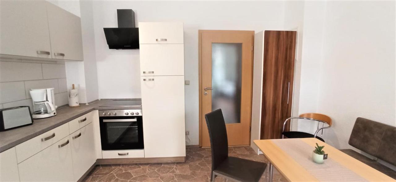 Apartment Fuer Bis Zu 7 Personen Mit Balkon Halberstadt Exteriör bild