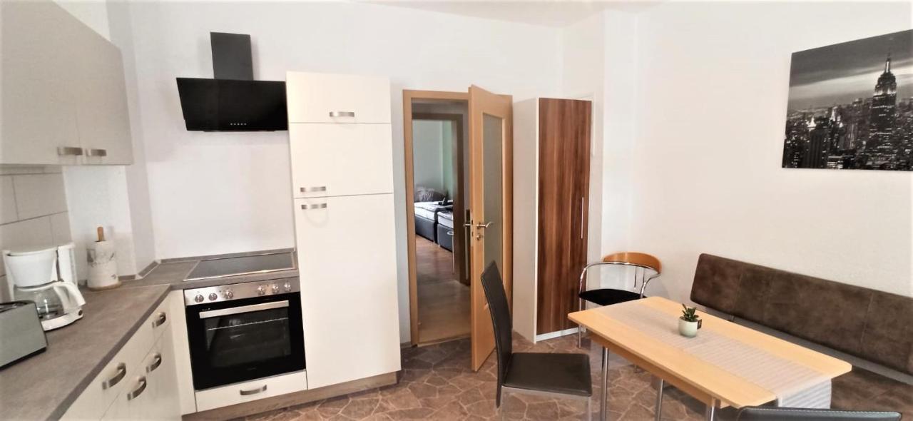 Apartment Fuer Bis Zu 7 Personen Mit Balkon Halberstadt Exteriör bild
